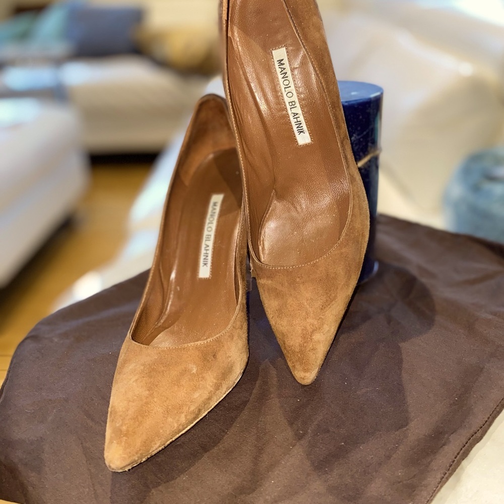 Manolo Blahnik BB Suede Pointed Toe Pumps Caramel